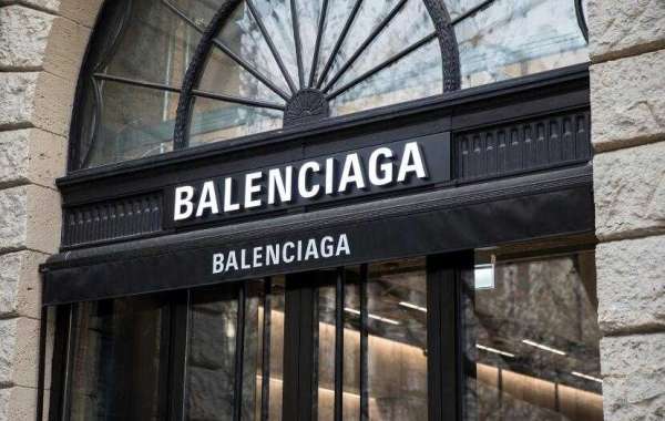 Balenciaga Slides There is no flashy symbol that sests